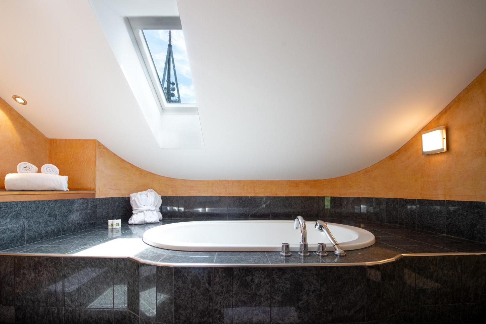 Otel Uto Kulm Car-free Hideaway In Zurich Bonstetten